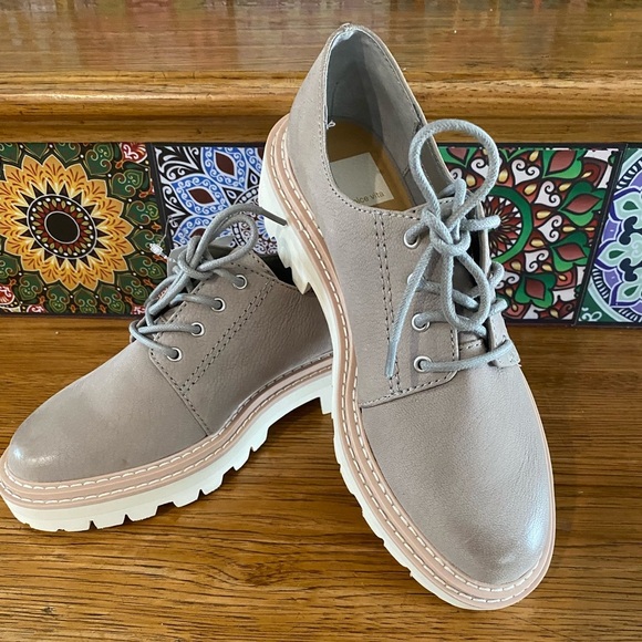 NWT DOLCE VITA leather shoes with white high rise soles! NEUTRAL & FUN!! - Picture 1 of 10